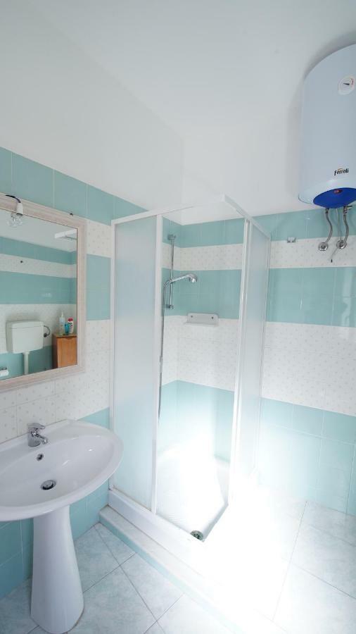 캄포펠리체 디 로첼라 Casa Eleonora 아파트 외부 사진